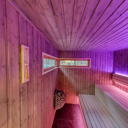 Lodge In Een Bosrijke Omgeving Met Hottub & Sauna Opt Rheezerveen Екстериор снимка