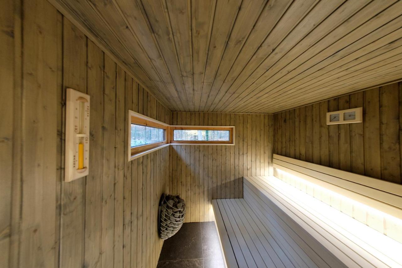 Lodge In Een Bosrijke Omgeving Met Hottub & Sauna Opt Rheezerveen Екстериор снимка
