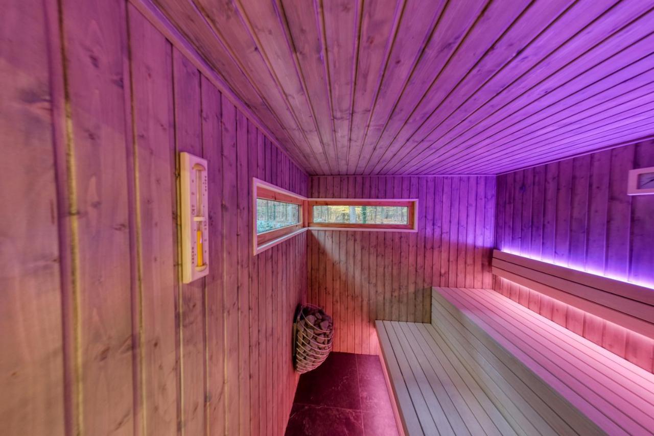 Lodge In Een Bosrijke Omgeving Met Hottub & Sauna Opt Rheezerveen Екстериор снимка