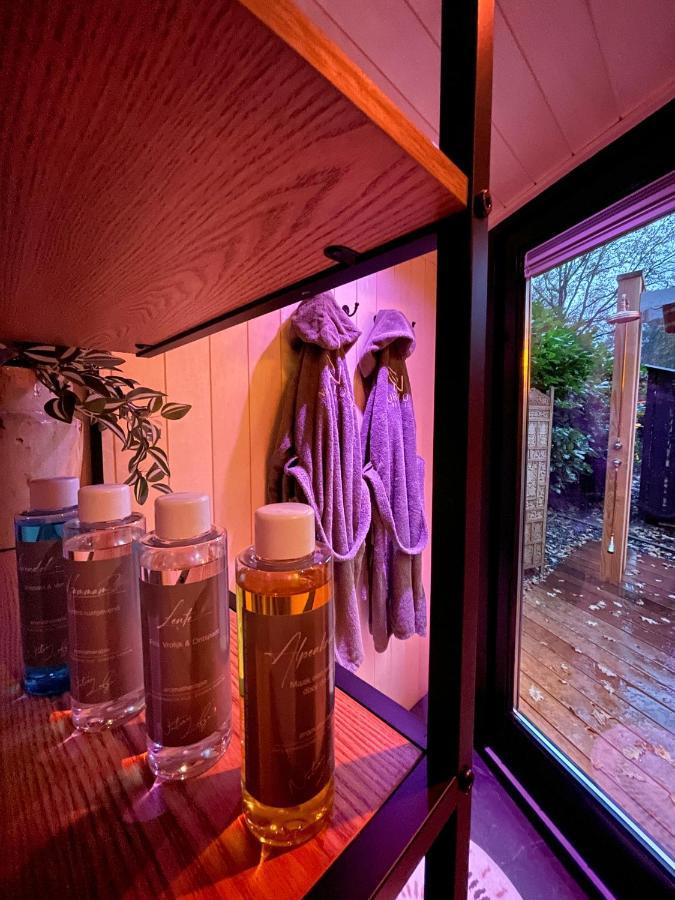 Lodge In Een Bosrijke Omgeving Met Hottub & Sauna Opt Rheezerveen Екстериор снимка