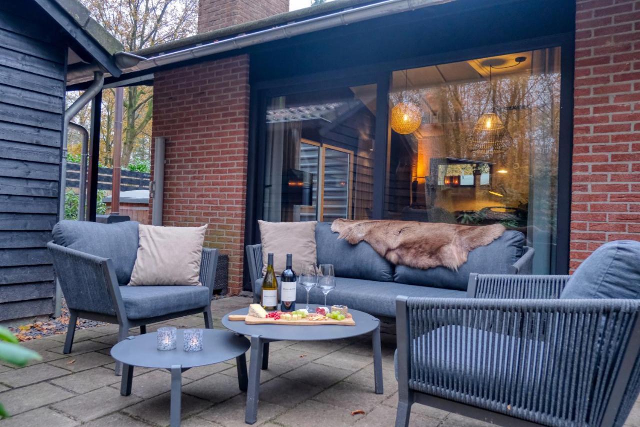 Lodge In Een Bosrijke Omgeving Met Hottub & Sauna Opt Rheezerveen Екстериор снимка