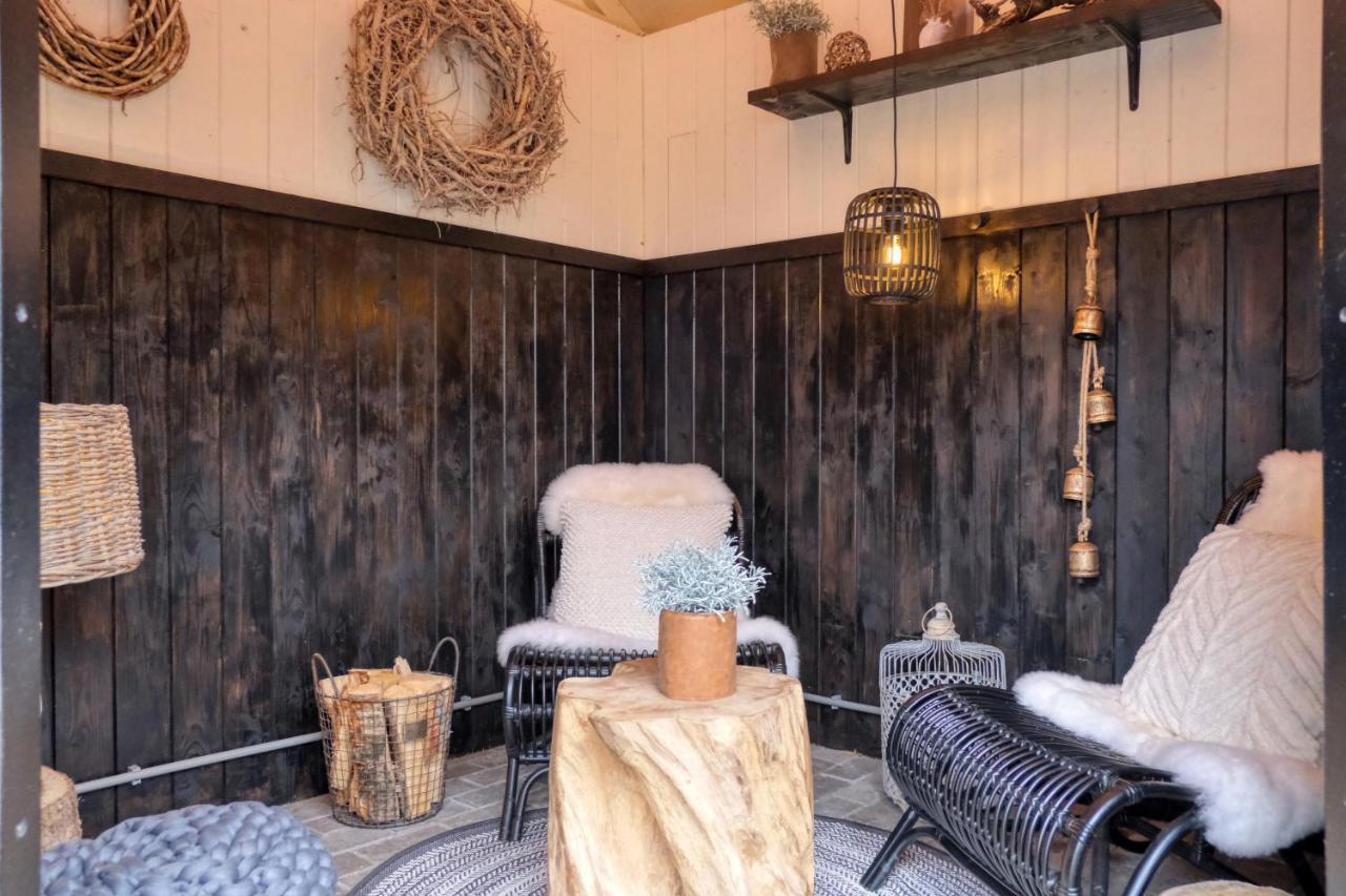 Lodge In Een Bosrijke Omgeving Met Hottub & Sauna Opt Rheezerveen Екстериор снимка